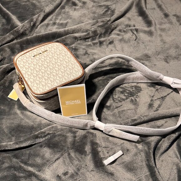 Michael Kors Jet Set Travel Medium Signature Logo Crossbody Vanilla Neutral NWT - Picture 13 of 15